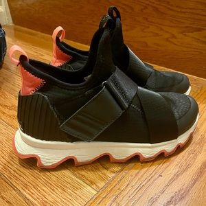 SOREL women kinetic sneakers size 7.5
